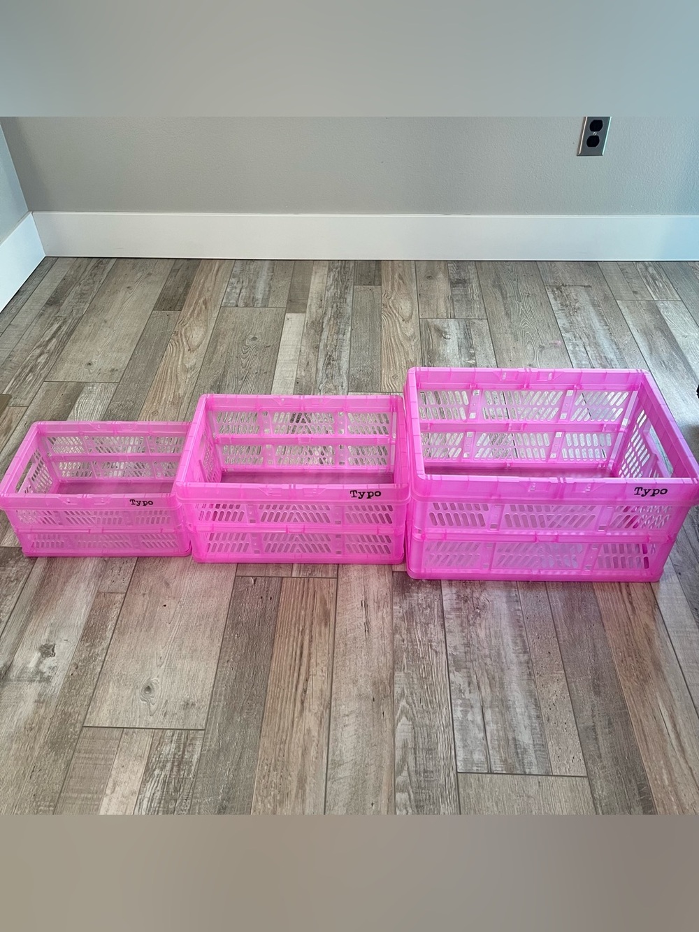 These are in excellent condition.
Approximate measurements:
Large- H 9.5” L 17.
